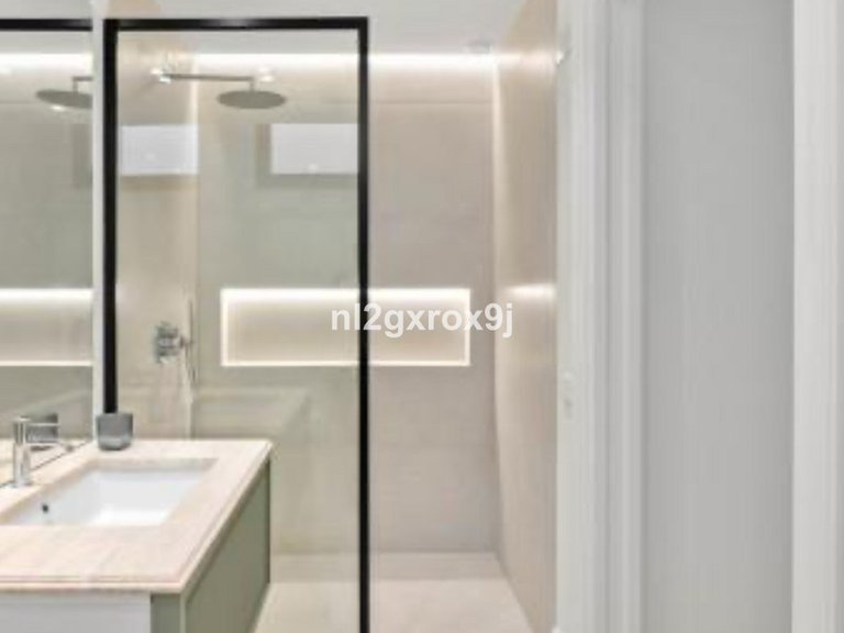 Villa for Sale in Nueva Andalucía, Malaga 28