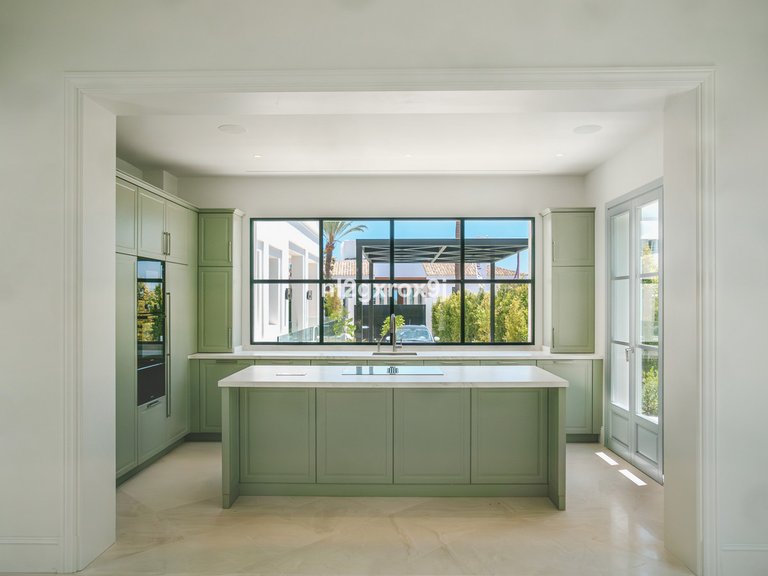 Villa for Sale in Nueva Andalucía, Malaga 3