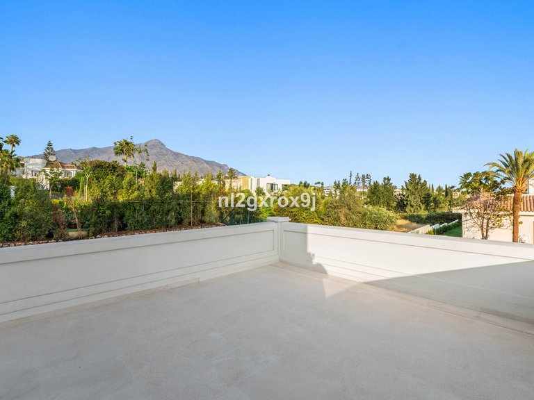 Villa for Sale in Nueva Andalucía, Malaga 41