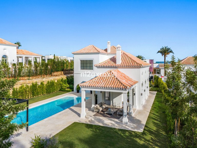 Villa for Sale in Nueva Andalucía, Malaga 44