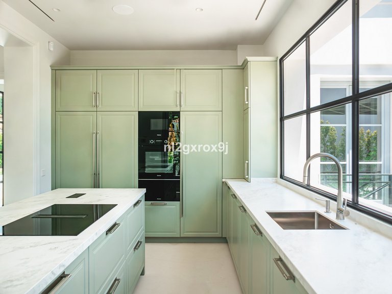 Villa for Sale in Nueva Andalucía, Malaga 5