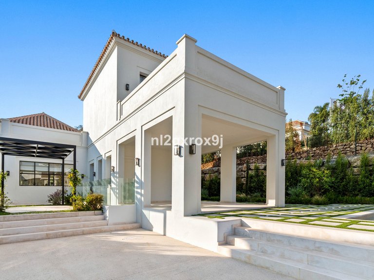 Villa for Sale in Nueva Andalucía, Malaga 54