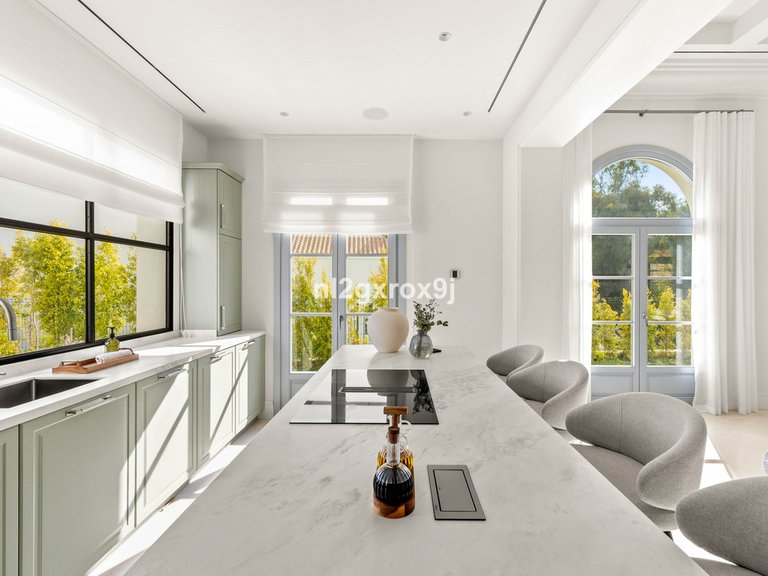 Villa for Sale in Nueva Andalucía, Malaga 58