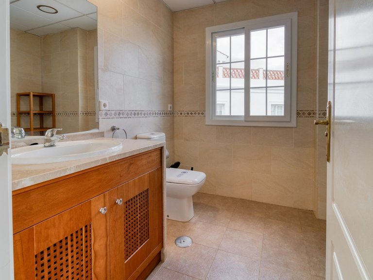 Villa for Sale in Alhaurín De La Torre, Malaga 28