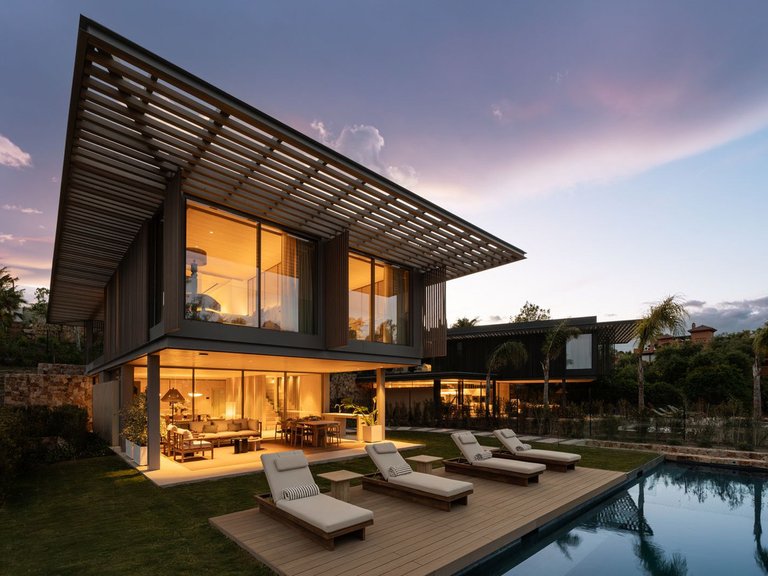 Villa for Sale in Nueva Andalucía, Malaga 1