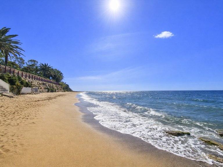 Villa for Sale in Estepona, Malaga 32