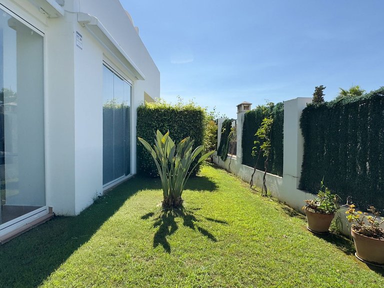 Apartment for Sale in El Paraiso, Malaga 9
