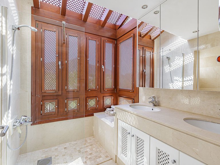 Apartment for Sale in Nueva Andalucía, Malaga 10