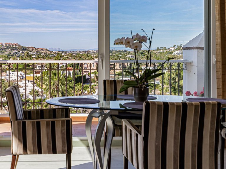 Apartment for Sale in Nueva Andalucía, Malaga 11