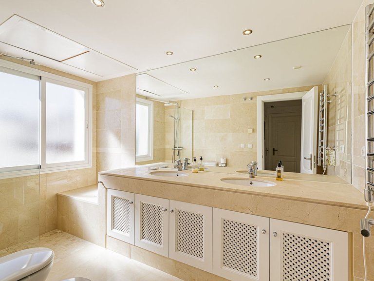 Apartment for Sale in Nueva Andalucía, Malaga 12