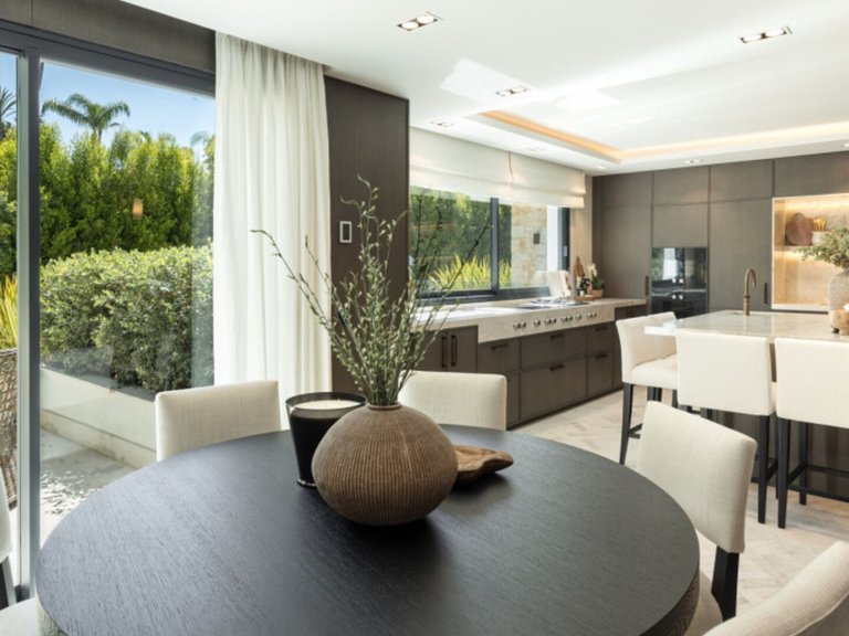 Villa for Sale in Nueva Andalucía, Malaga 10