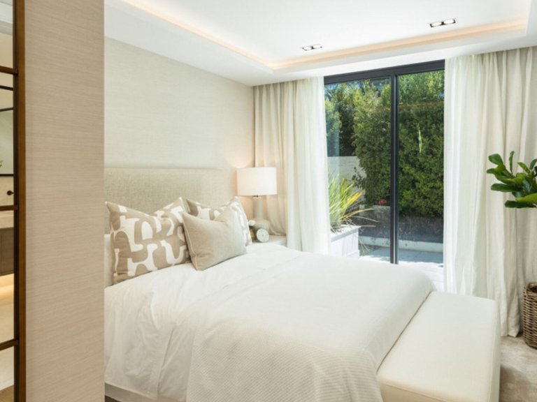 Villa for Sale in Nueva Andalucía, Malaga 13