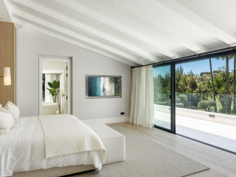 Villa for Sale in Nueva Andalucía, Malaga 14