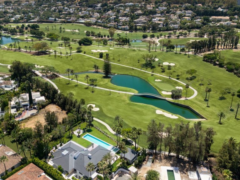 Villa for Sale in Nueva Andalucía, Malaga 3