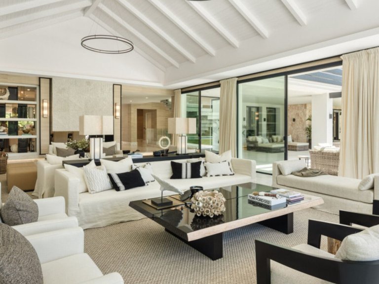 Villa for Sale in Nueva Andalucía, Malaga 5