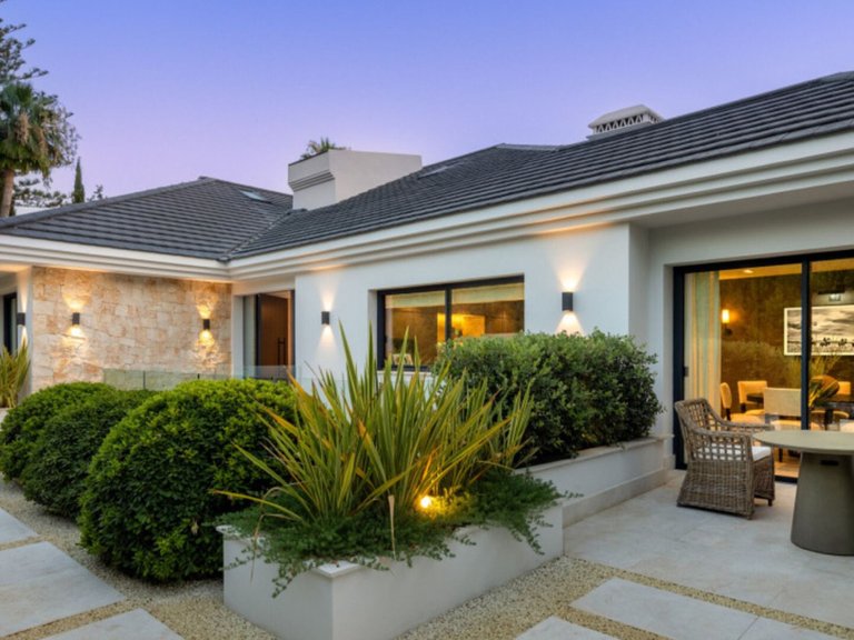 Villa for Sale in Nueva Andalucía, Malaga 8