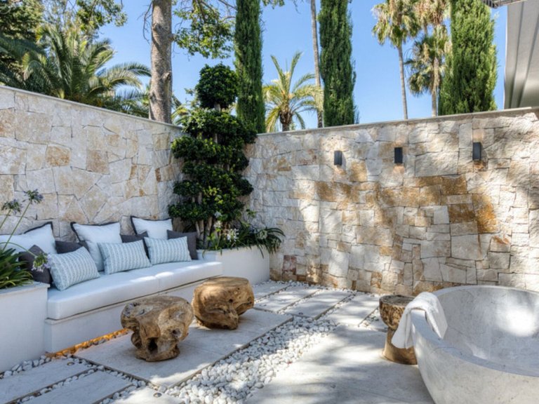 Villa for Sale in Nueva Andalucía, Malaga 9