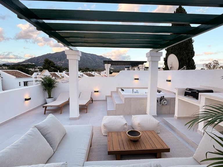 Apartment for Sale in Nueva Andalucía, Malaga 1