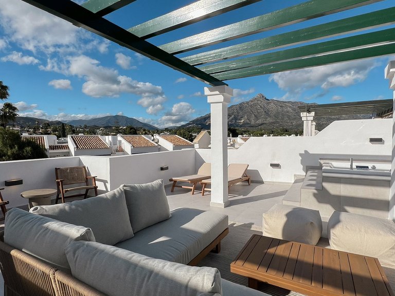 Apartment for Sale in Nueva Andalucía, Malaga 18