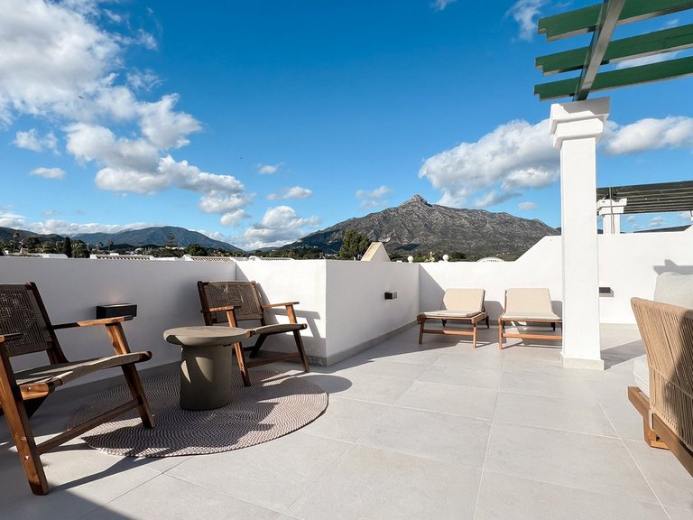 Apartment for Sale in Nueva Andalucía, Malaga 23