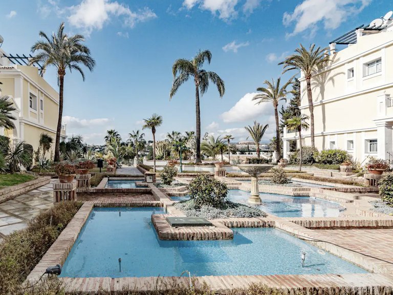 Apartment for Sale in Nueva Andalucía, Malaga 29