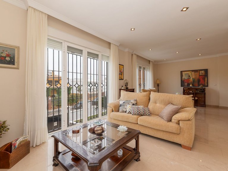 Villa for Sale in Málaga, Malaga 36