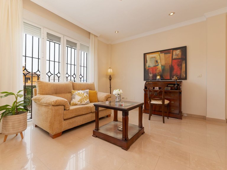 Villa for Sale in Málaga, Malaga 38