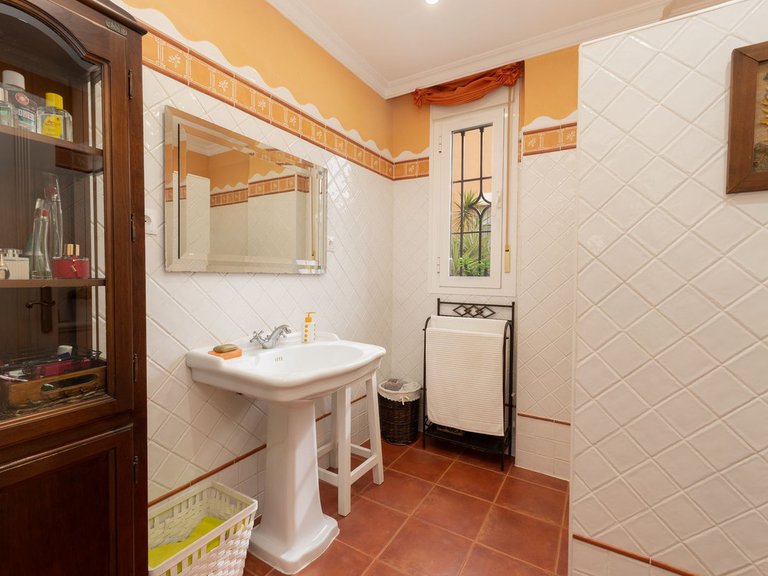 Villa for Sale in Málaga, Malaga 42