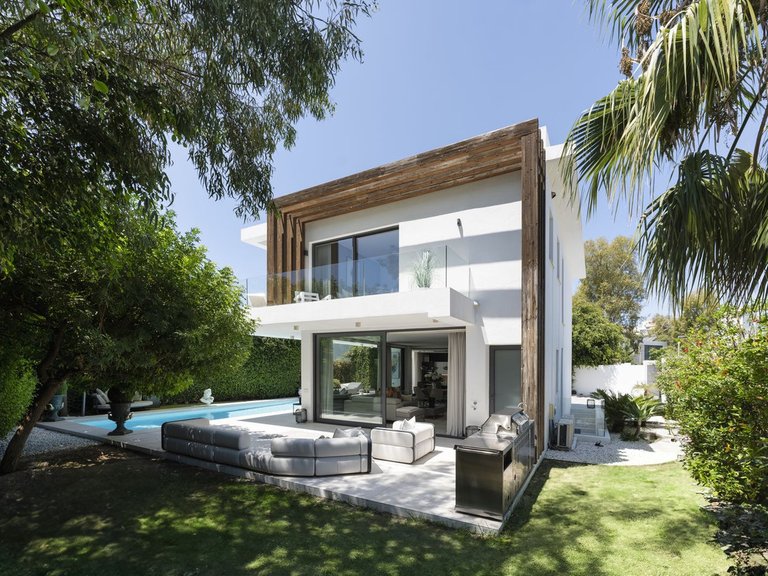 Villa for Sale in Estepona, Malaga 1