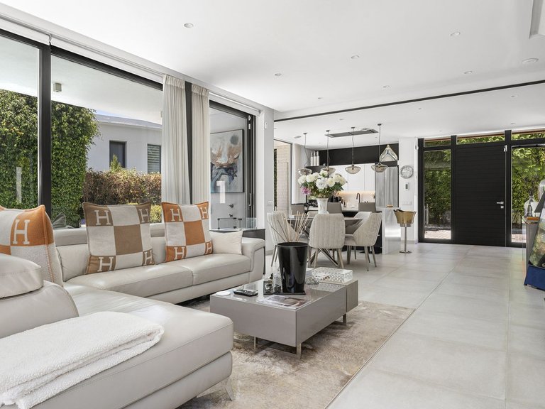 Villa for Sale in Estepona, Malaga 11