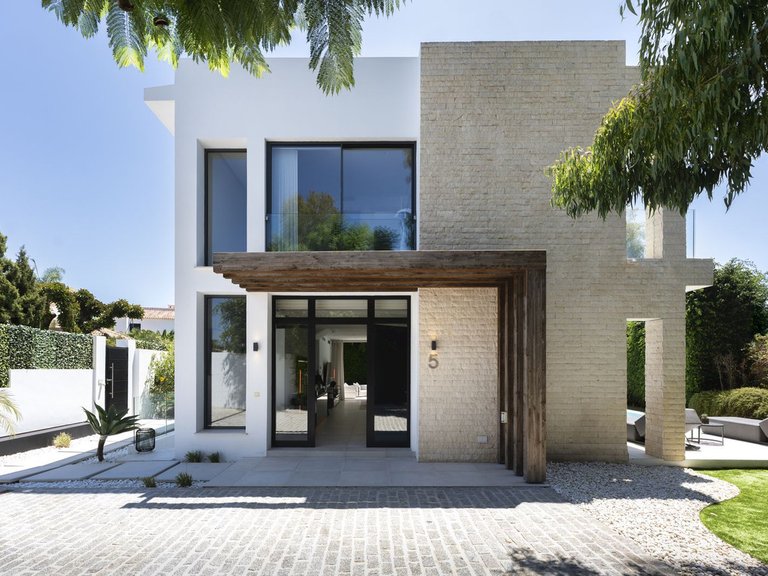 Villa for Sale in Estepona, Malaga 2