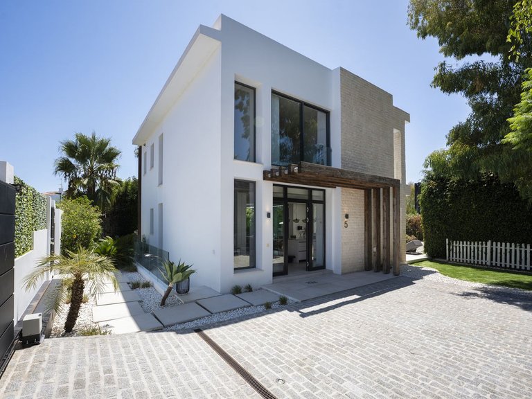Villa for Sale in Estepona, Malaga 3