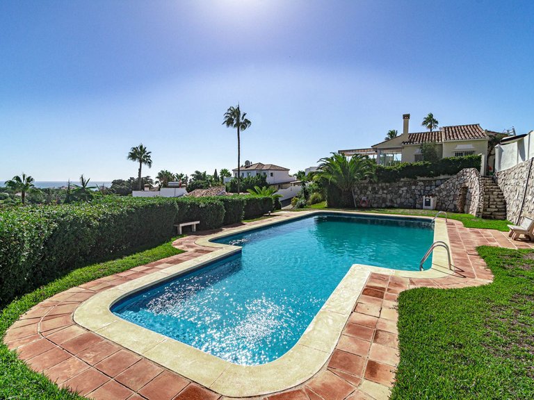 Villa for Sale in Calahonda, Malaga 1