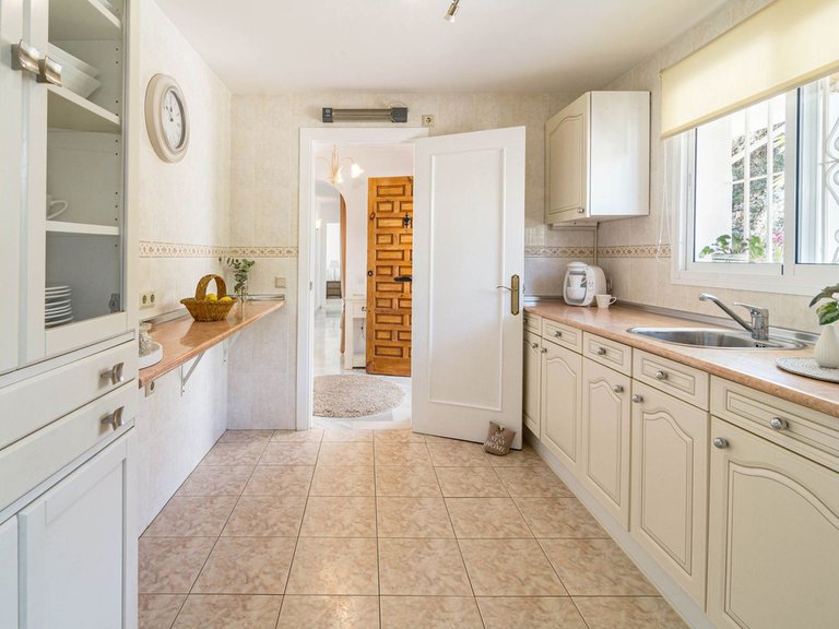 Villa for Sale in Calahonda, Malaga 14