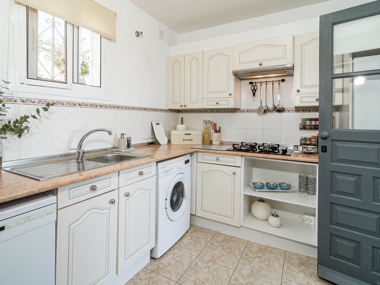 Villa for Sale in Calahonda, Malaga 16