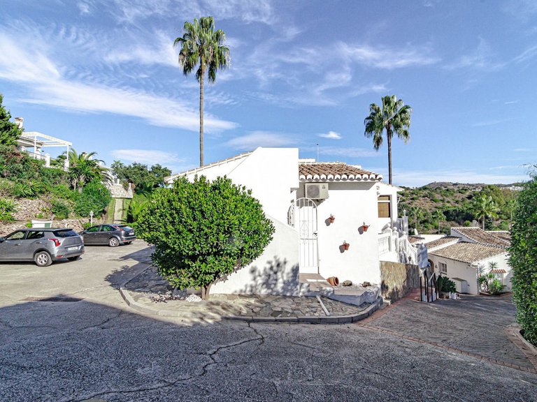 Villa for Sale in Calahonda, Malaga 2