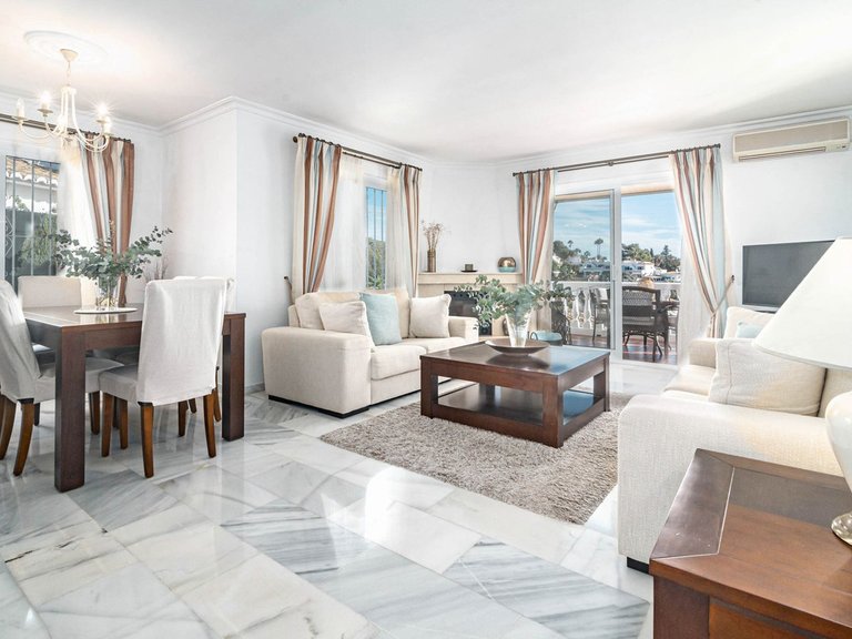 Villa for Sale in Calahonda, Malaga 9