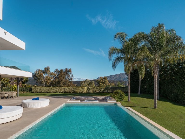 Villa for Sale in El Madroñal, Malaga 5