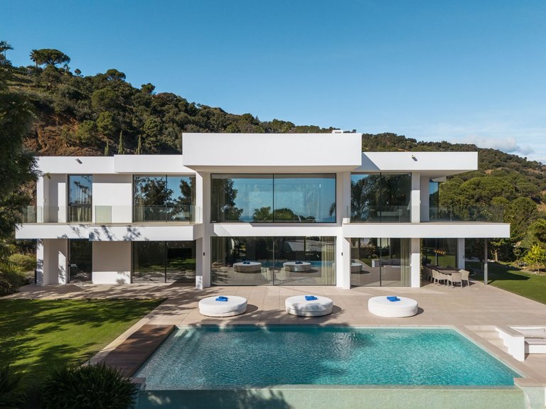 Villa for Sale in El Madroñal, Malaga 9