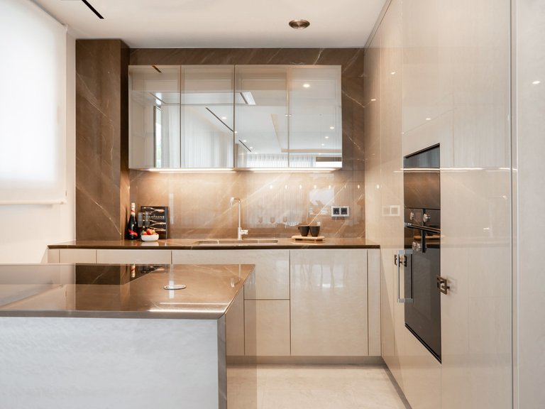 Apartment for Sale in The Golden Mile, Malaga 11