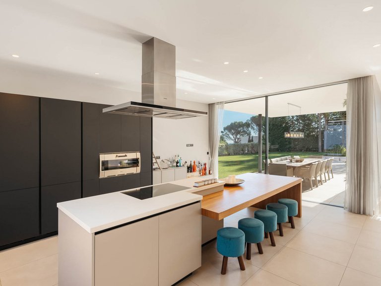 Villa for Sale in El Madroñal, Malaga 12