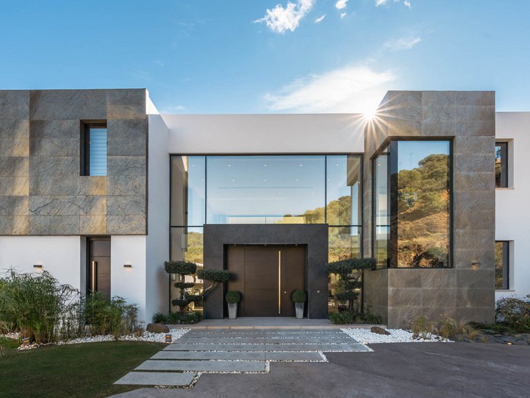 Villa for Sale in El Madroñal, Malaga 3