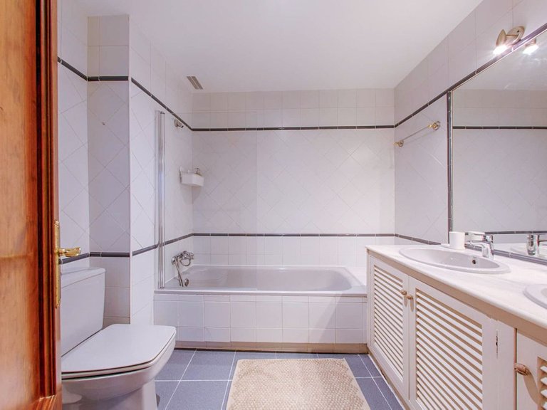 Apartment for Sale in Marbella, Malaga 34