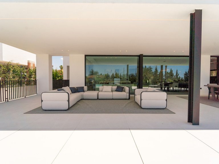Villa for Sale in Nueva Andalucía, Malaga 11
