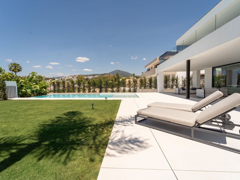 Villa for Sale in Nueva Andalucía, Malaga 13