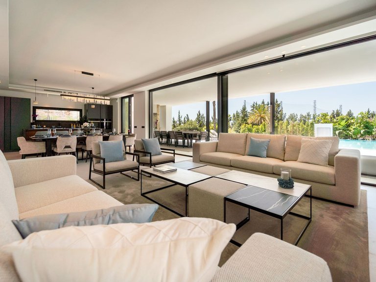 Villa for Sale in Nueva Andalucía, Malaga 18