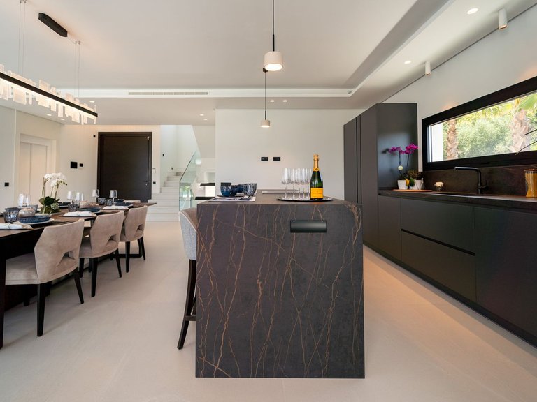 Villa for Sale in Nueva Andalucía, Malaga 19
