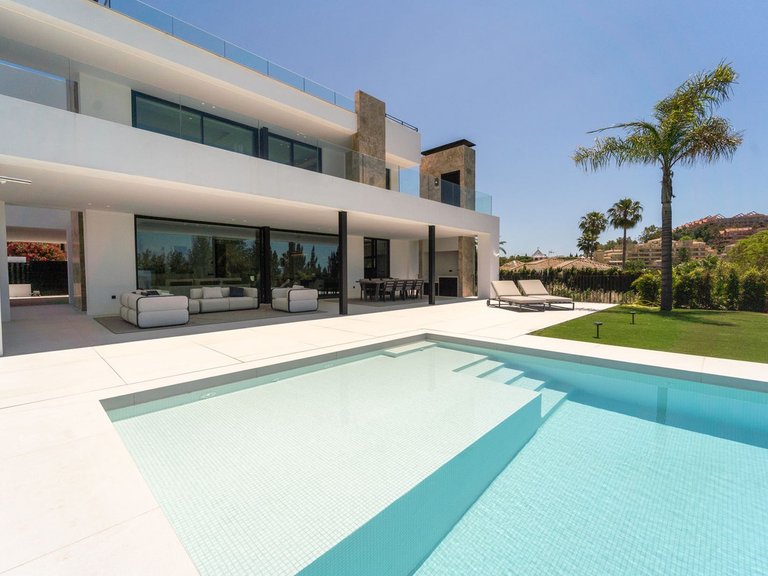 Villa for Sale in Nueva Andalucía, Malaga 2