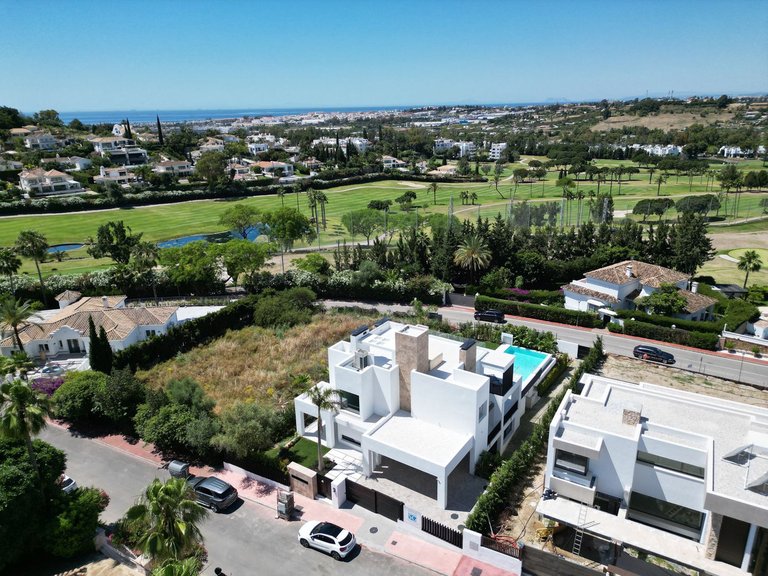 Villa for Sale in Nueva Andalucía, Malaga 28
