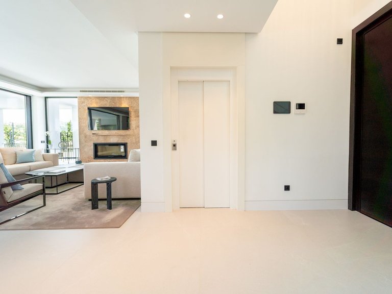 Villa for Sale in Nueva Andalucía, Malaga 32